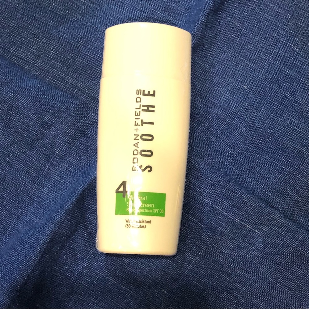 Rodan + Fields Smoothe- mineral sunscreen